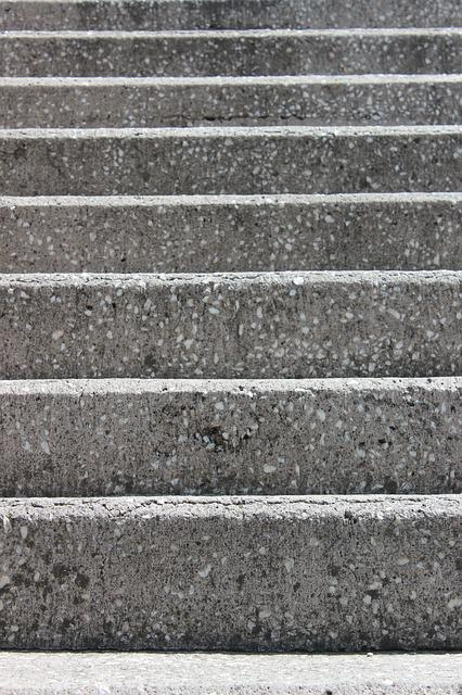 Comment recouvrir un escalier en ciment ?