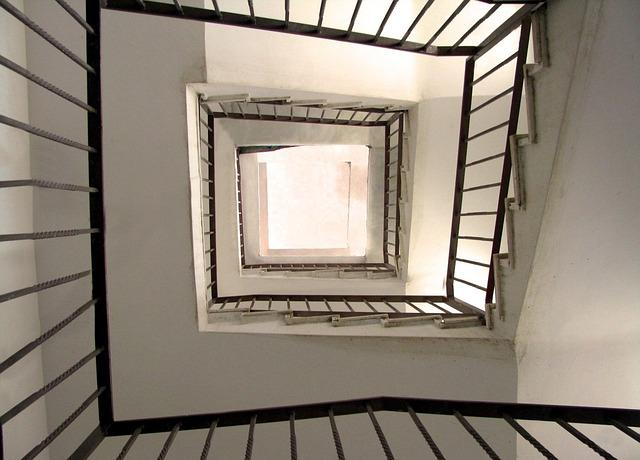 La moquette des escaliers les rend-elle plus sûres ?